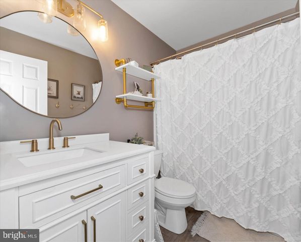 254 FLAGSTONE DR, Newark, DE 19702