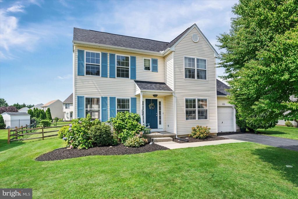 254 FLAGSTONE DR, Newark, DE 19702