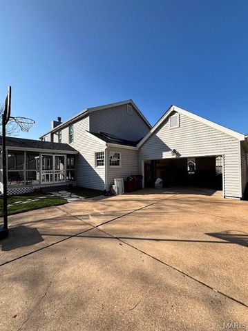 2536 River Winds Court, St Louis, MO 63129