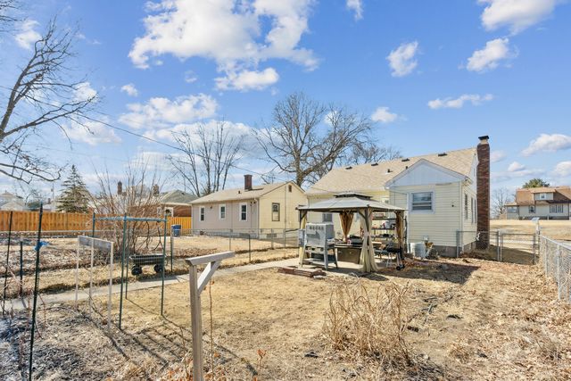 2007 Warren Street, Davenport, IA 52804