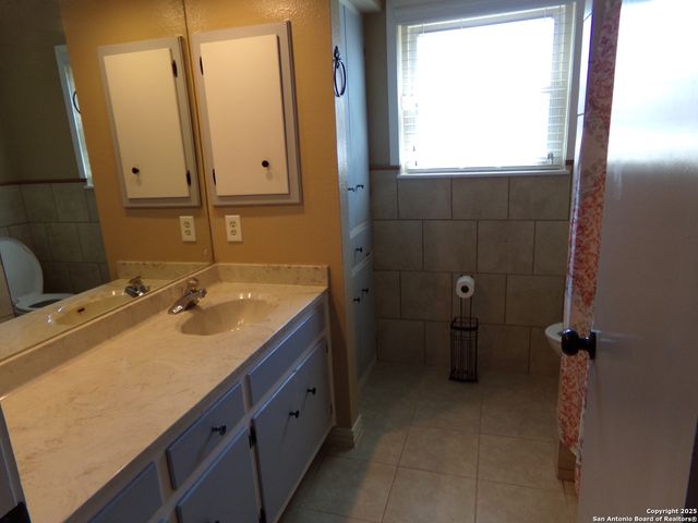 615 Amistad Blvd, Universal City, TX 78148