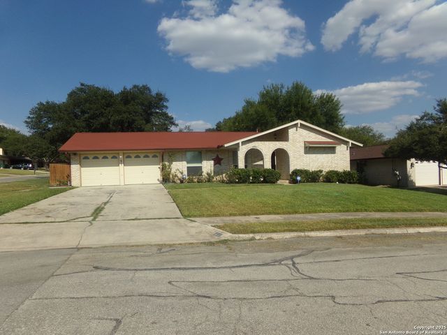 615 Amistad Blvd, Universal City, TX 78148