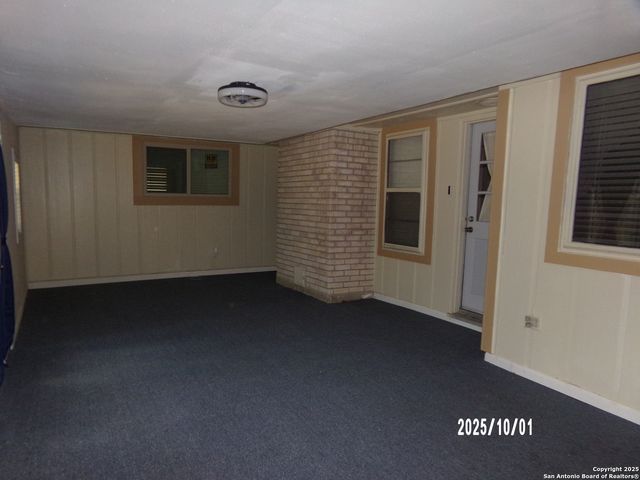 615 Amistad Blvd, Universal City, TX 78148