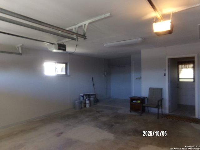 615 Amistad Blvd, Universal City, TX 78148