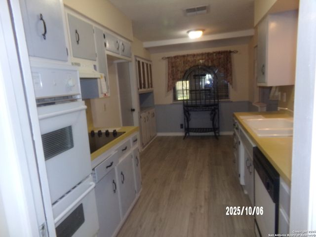 615 Amistad Blvd, Universal City, TX 78148