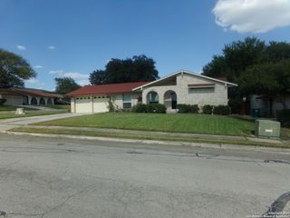 615 Amistad Blvd, Universal City, TX 78148
