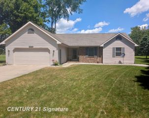 1249 E Oakdale Circle, Tittabawassee Twp, MI 48623