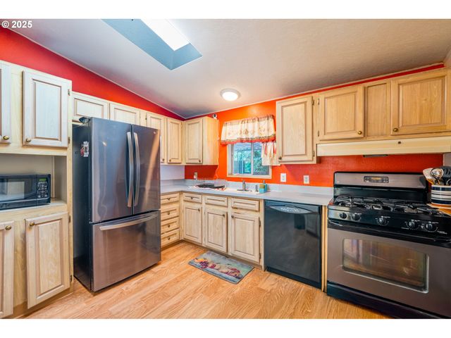 5064 SILVER Loop, Salem, OR 97305