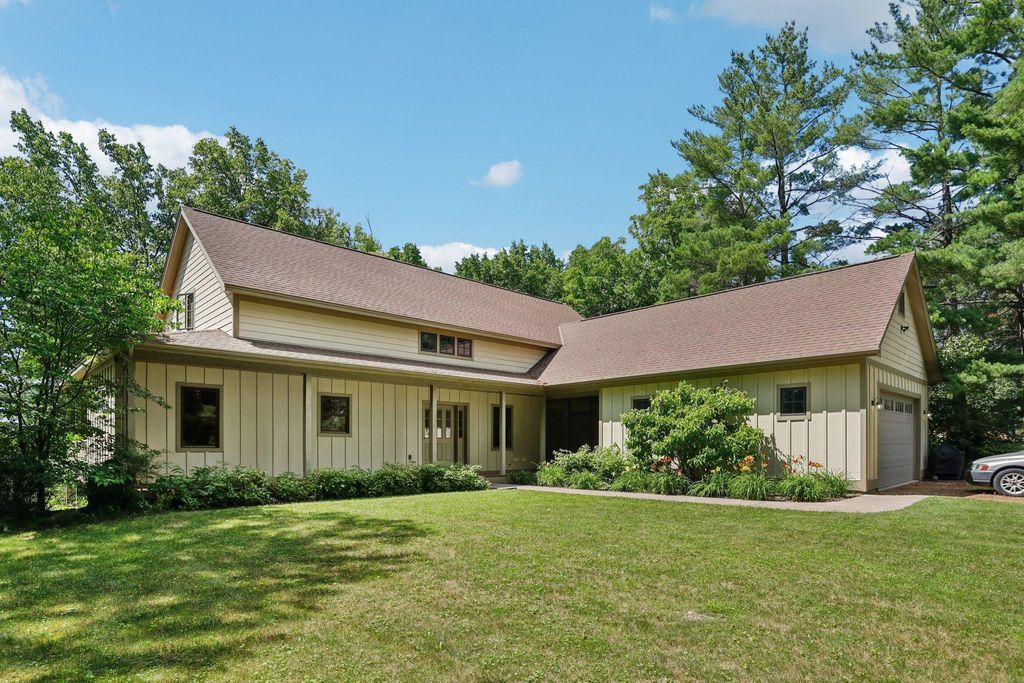 31338 Oasis Road, Center City, MN 55012