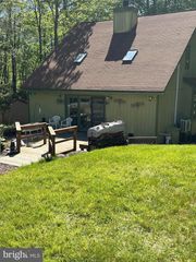 202 TEPEE DR, Pocono Lake, PA 18347