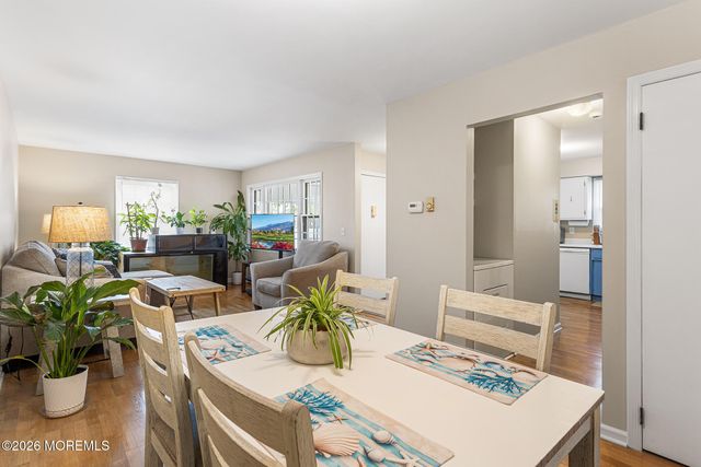 15 Dover Walk 1015, Toms River, NJ 08753