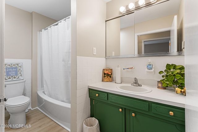 15 Dover Walk 1015, Toms River, NJ 08753