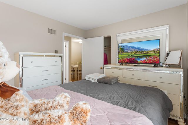 15 Dover Walk 1015, Toms River, NJ 08753