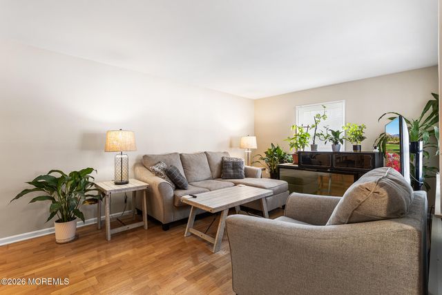 15 Dover Walk 1015, Toms River, NJ 08753