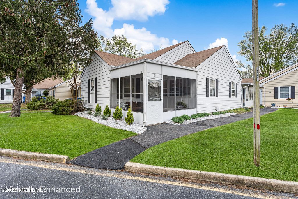 15 Dover Walk 1015, Toms River, NJ 08753