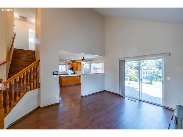 374 Ne BURMA Ct, Salem, OR 97301