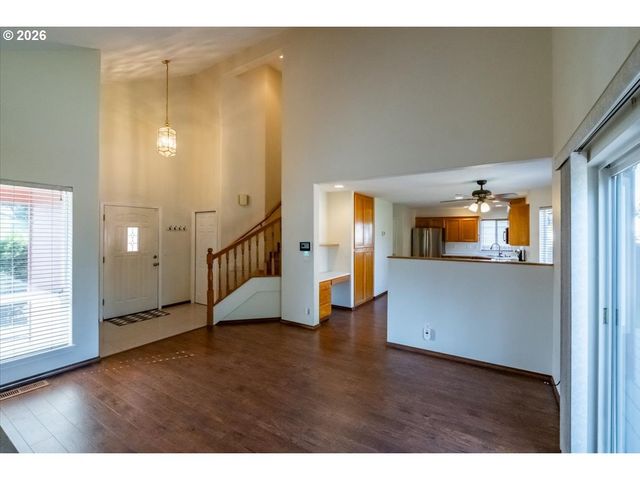 374 Ne BURMA Ct, Salem, OR 97301