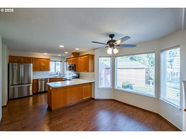 374 Ne BURMA Ct, Salem, OR 97301