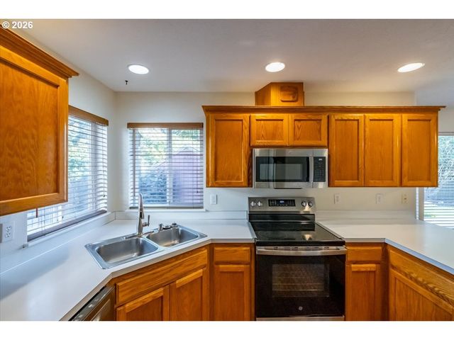374 Ne BURMA Ct, Salem, OR 97301