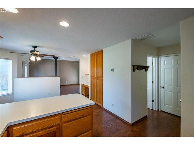 374 Ne BURMA Ct, Salem, OR 97301