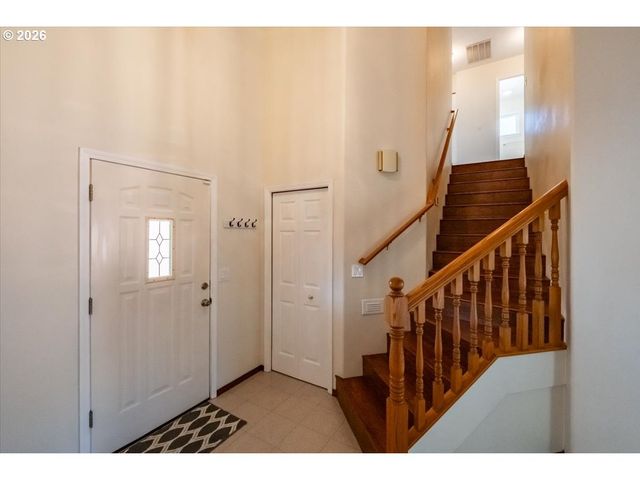 374 Ne BURMA Ct, Salem, OR 97301