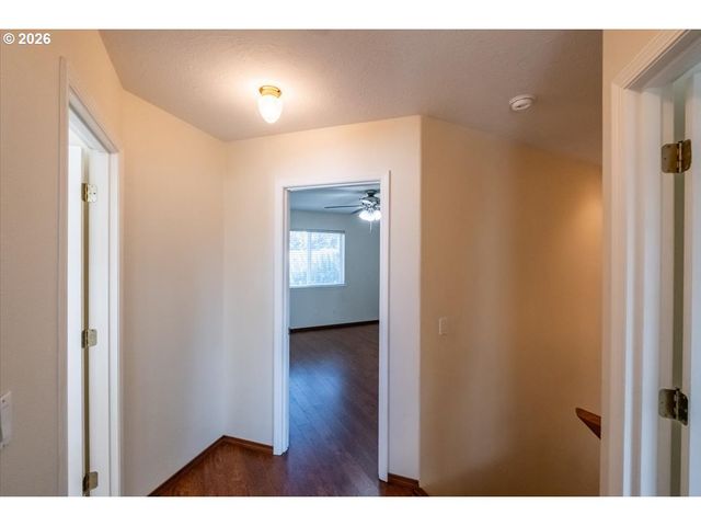 374 Ne BURMA Ct, Salem, OR 97301