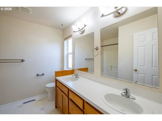 374 Ne BURMA Ct, Salem, OR 97301