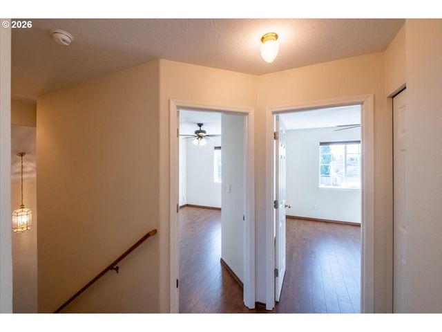 374 Ne BURMA Ct, Salem, OR 97301