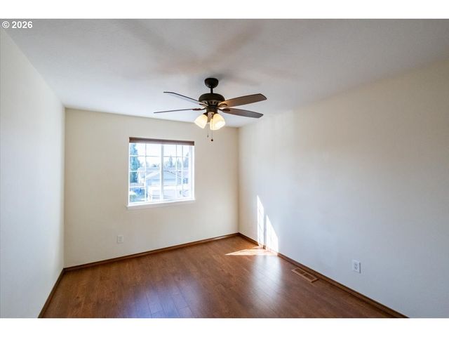 374 Ne BURMA Ct, Salem, OR 97301