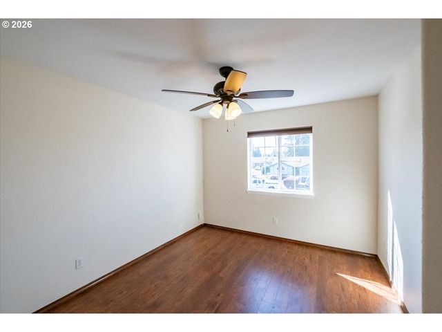 374 Ne BURMA Ct, Salem, OR 97301