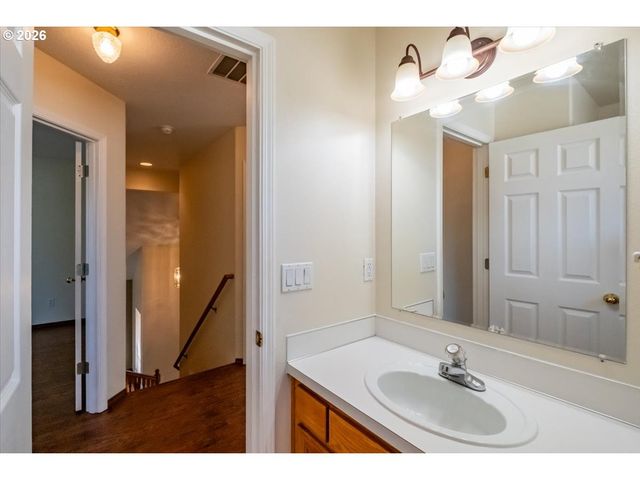 374 Ne BURMA Ct, Salem, OR 97301