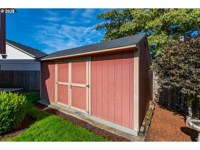 374 Ne BURMA Ct, Salem, OR 97301