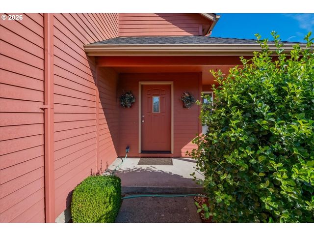 374 Ne BURMA Ct, Salem, OR 97301