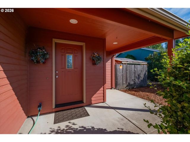 374 Ne BURMA Ct, Salem, OR 97301