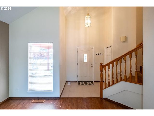 374 Ne BURMA Ct, Salem, OR 97301