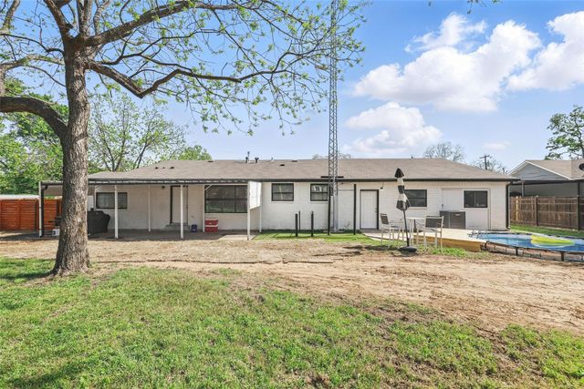 5200 Barbara Road, River Oaks, TX 76114