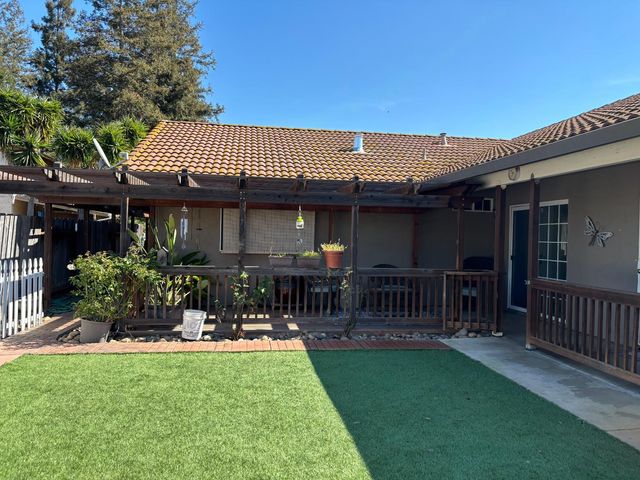 2134 Navajo Ct, Oakdale, CA 95361