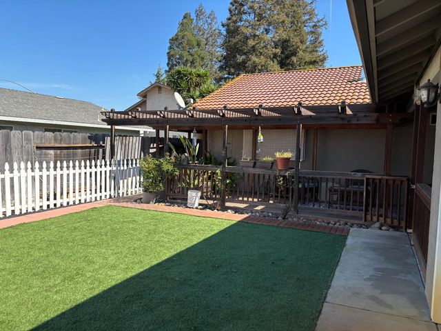 2134 Navajo Ct, Oakdale, CA 95361