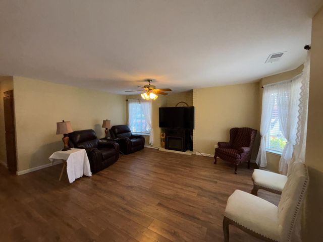 2134 Navajo Ct, Oakdale, CA 95361