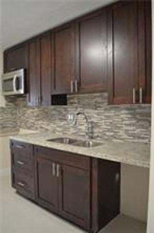 830 NE 38th St 830, Oakland Park, FL 33334