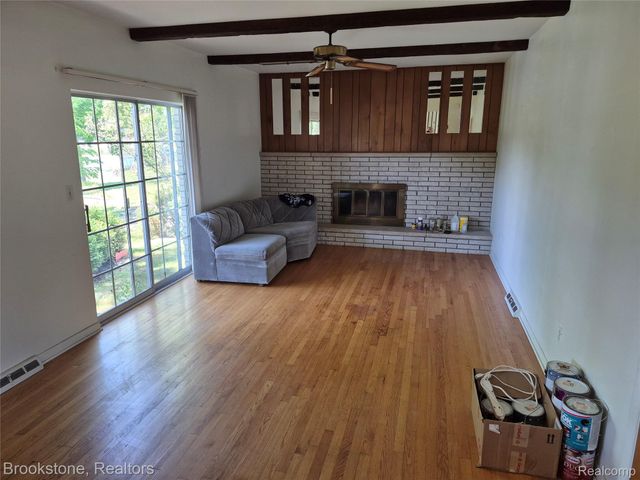 4295 Sashabaw Road, Waterford Charter Township, MI 48329