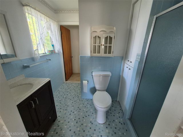 4295 Sashabaw Road, Waterford Charter Township, MI 48329