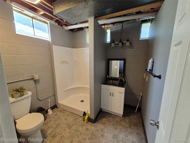 4295 Sashabaw Road, Waterford Charter Township, MI 48329