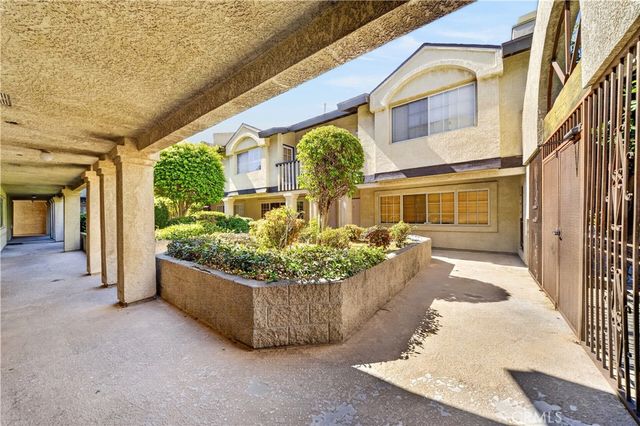 15365 Woodruff 8, Bellflower, CA 90706
