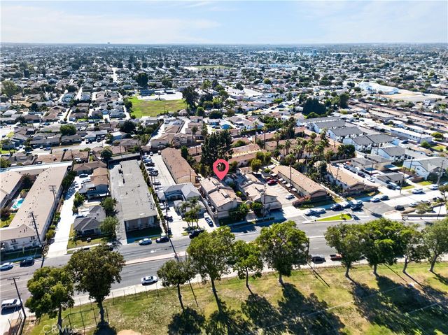 15365 Woodruff 8, Bellflower, CA 90706