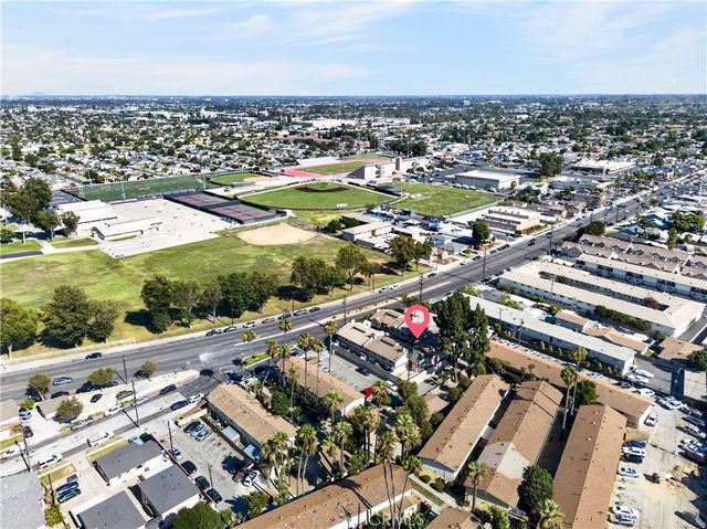 15365 Woodruff 8, Bellflower, CA 90706