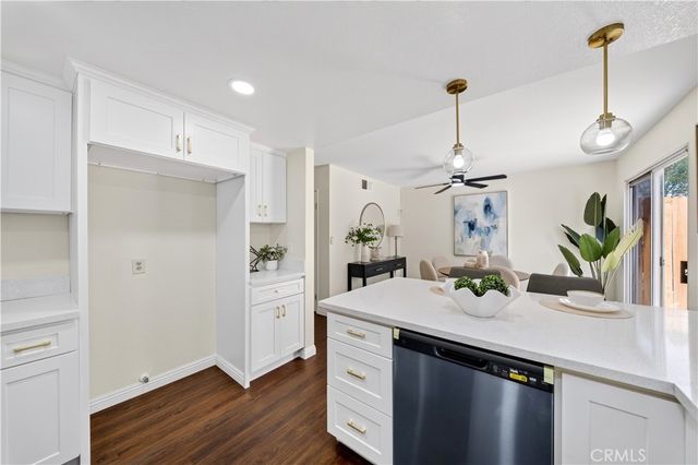 15365 Woodruff 8, Bellflower, CA 90706