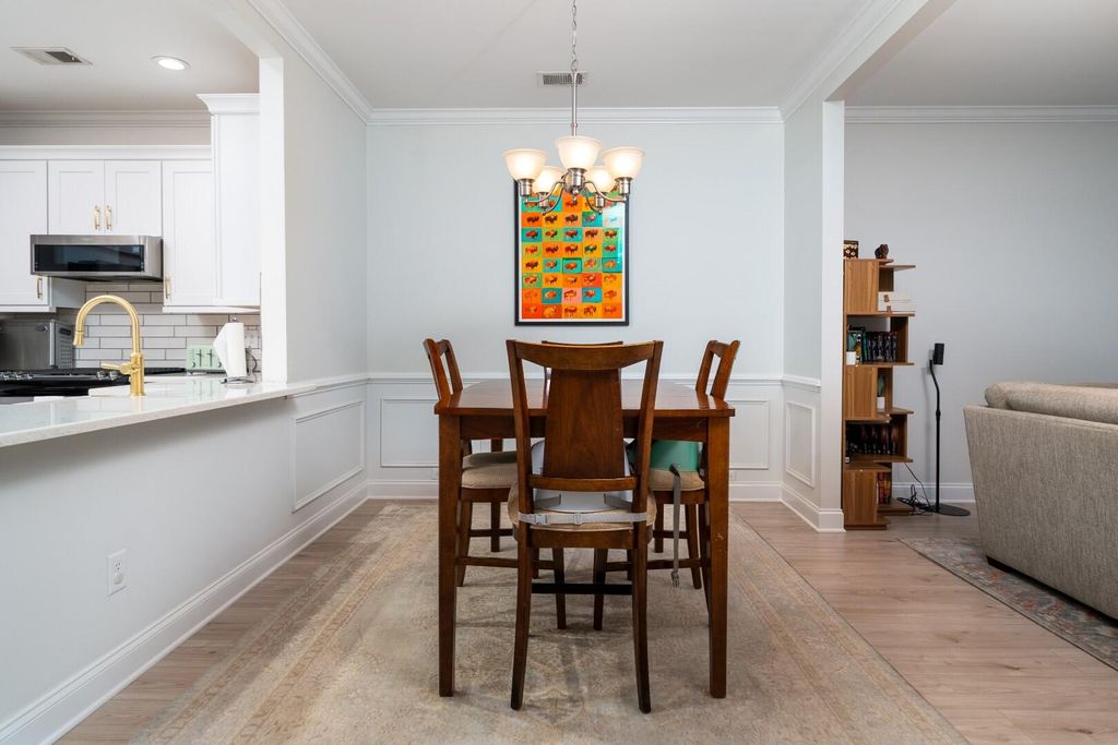 Image 10 of property listing at 3571 Bagley Drive, Mount Pleasant, SC 29466