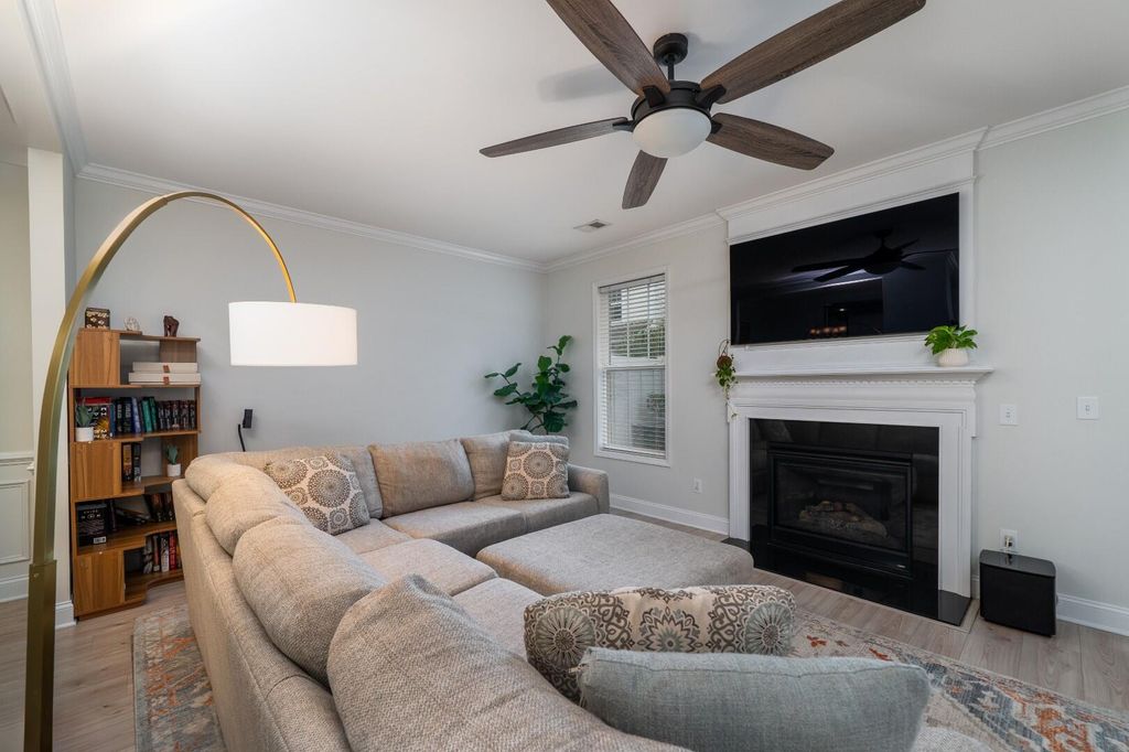 Image 14 of property listing at 3571 Bagley Drive, Mount Pleasant, SC 29466