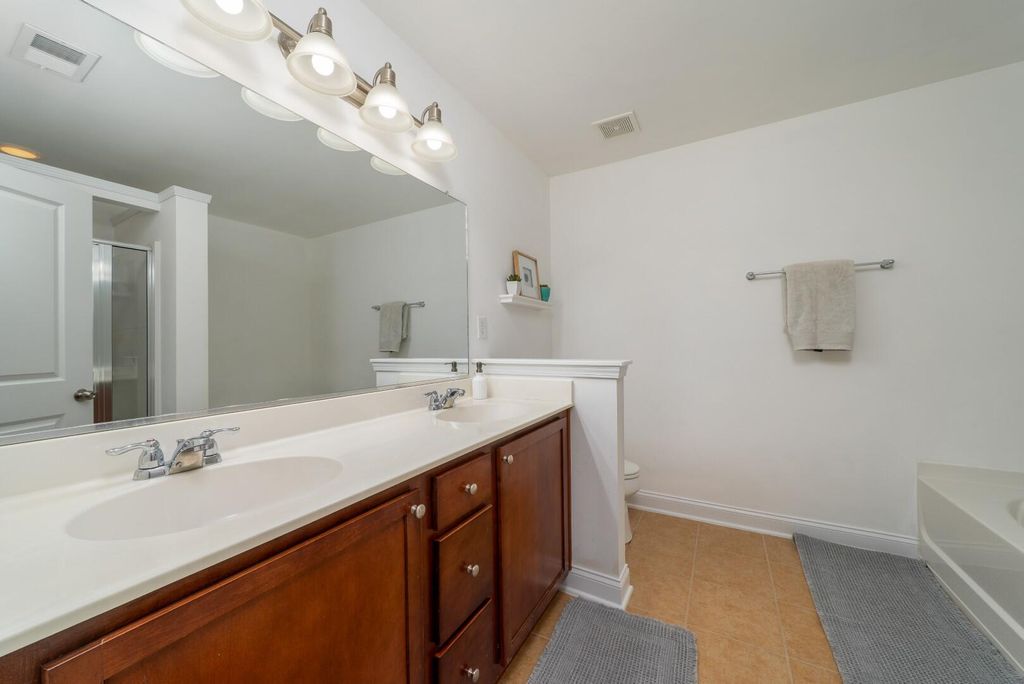 Image 28 of property listing at 3571 Bagley Drive, Mount Pleasant, SC 29466